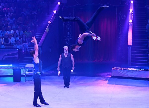 Група жонглера „Браћа Месуди“ (Мароко и Аустралија). Група жонглера „Браћа Месуди“ (Мароко и Аустралија). - Sputnik Србија