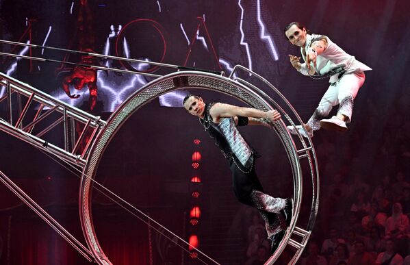 „Точак храбрости“ под управом Алексеја Савина (Русија). „Точак храбрости“ под управом Алексеја Савина (Русија). - Sputnik Србија