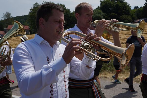 „Рајачки вашар настао је као потреба за прославом, за светковином, за сабором, после кошења планинских ливада“, казао је они и подсетио да је раније, најважнији посао на селу, а посебно у сточарским крајевима, било покосити траву и спремити је за стоку. - Sputnik Србија