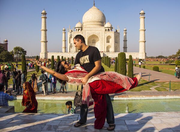 Не смете пропустити да се сликате испред чувеног Таџ Махала. У супротном - у Индији нисте ни били. - Sputnik Србија