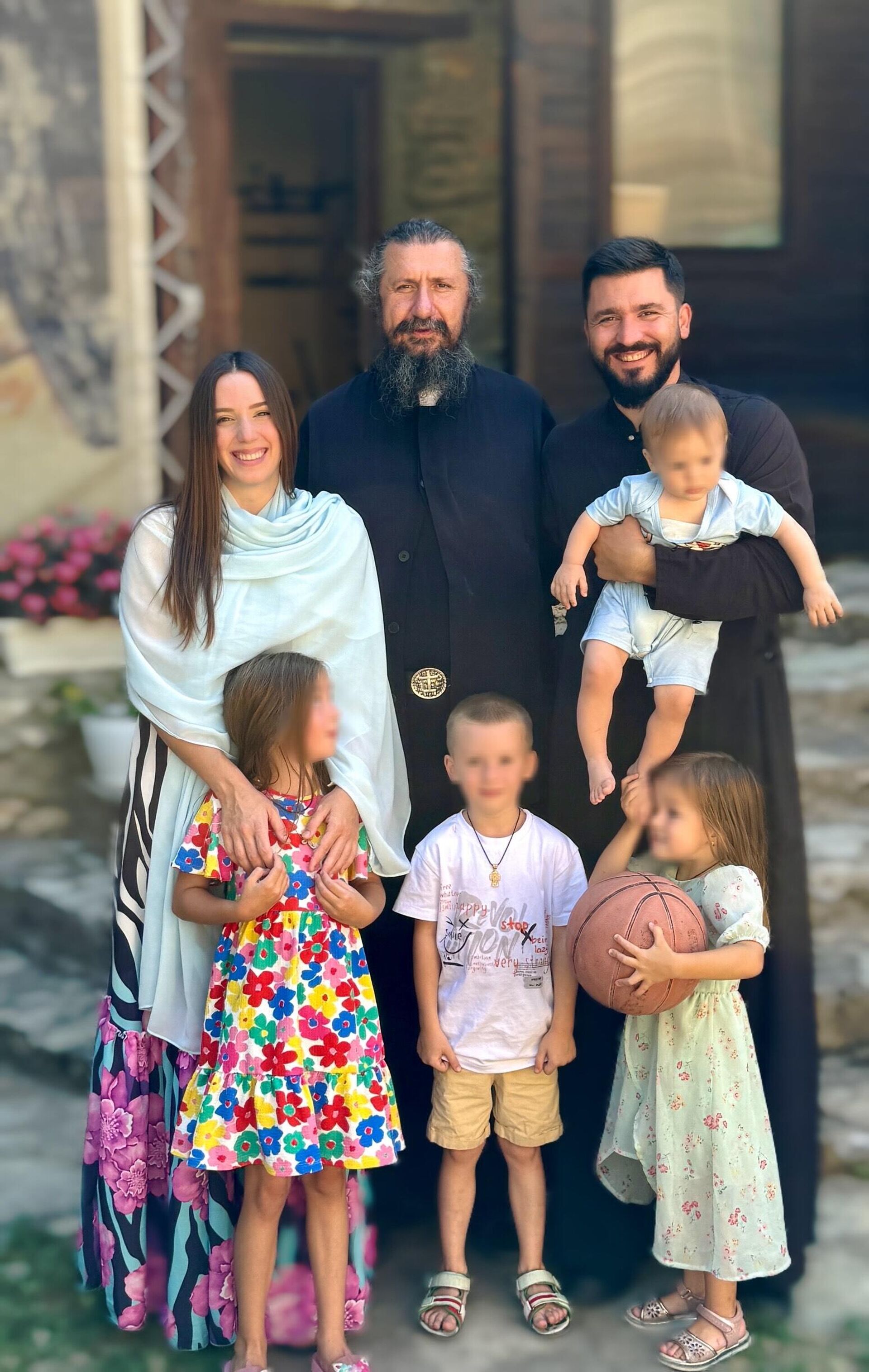 Даница Црногорчевић са породицом на КиМ - Sputnik Србија, 1920, 22.07.2025