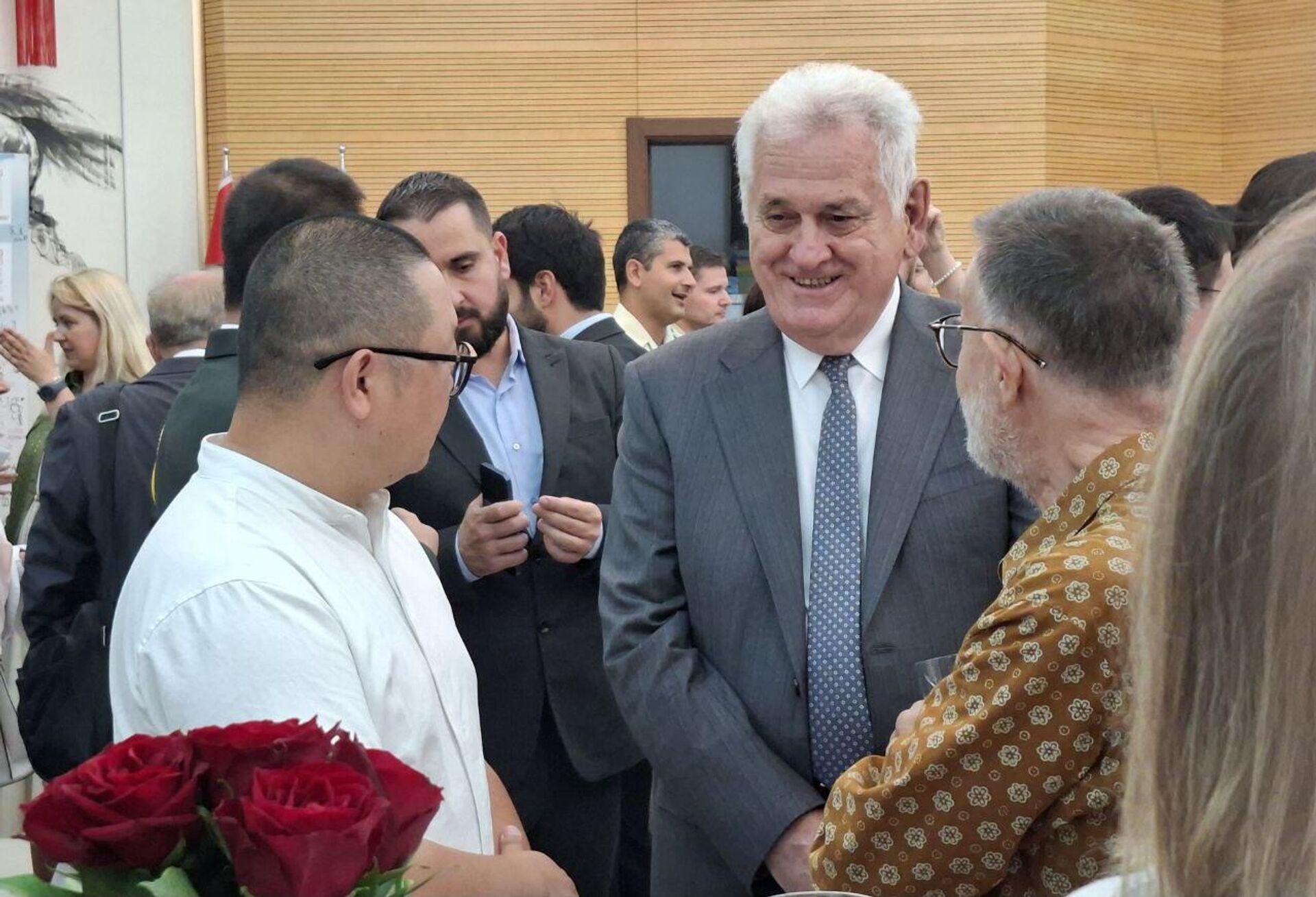 Direktor Nacionalnog saveta za koordinaciju sa Ruskom Federacijom i NR Kinom Tomislav Nikolić na proslavi u ambasadi Direktor Nacionalnog saveta za koordinaciju sa Ruskom Federacijom i NR Kinom Tomislav Nikolić na proslavi u ambasadi - Sputnik Srbija, 1920, 22.07.2025