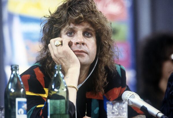 Ози Озборн одговара на питања новинара на конференцији за медије са организаторима и учесницима Московског међународног музичког фестивала мира у Прес-центру Министарства иностраних послова СССР-а, одржаној уочи отварања фестивала. - Sputnik Србија