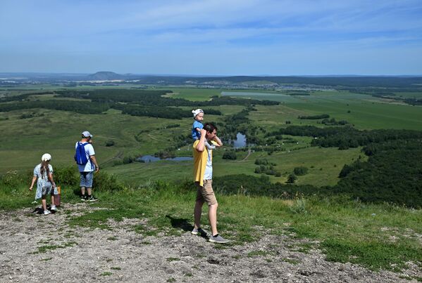 Туристи на планини Шихан Торатау, близу града Стерлитамака у Башкирији. - Sputnik Србија