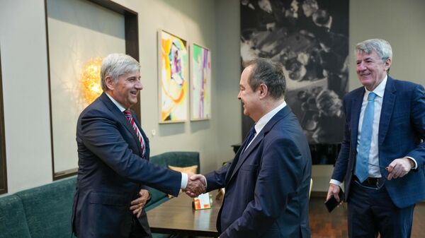 Dačić in Špindeleger pohvalila Srbijo za boj proti nezakonitim migracijam