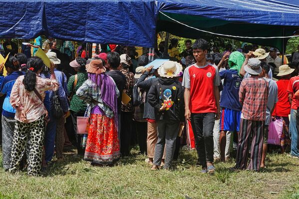 Тајланд је евакуисао око 100.000 људи са погођених подручја. - Sputnik Србија