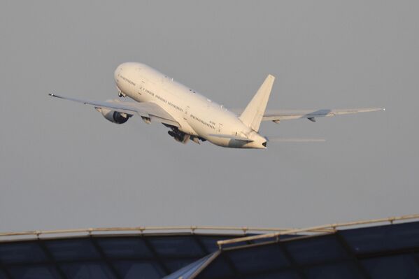 Полетање авиона компаније Nordwind Airlines, Боинг 777-200ER на први лет који повезује Москву и Пјонгјанг са међународног аеродрома Шереметјево у Москви. - Sputnik Србија