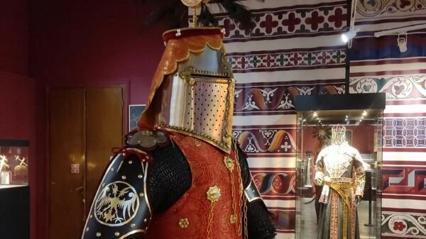 Реконструкција могућег изгледа оклопа цара Душана 

Израда: Стеван Стевановић - Sputnik Србија