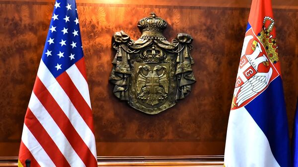Zastave Amerike i Srbije  - Sputnik Srbija