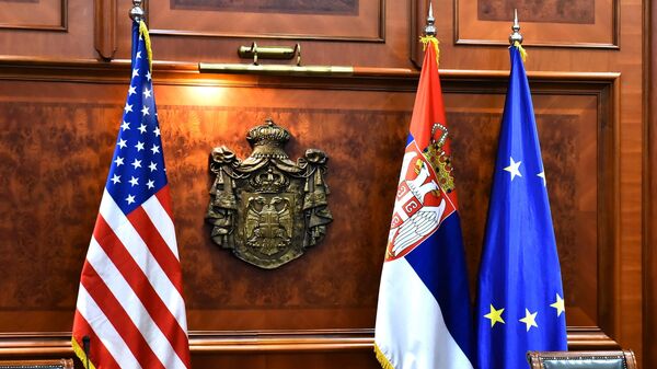 Zastave Amerike, Srbije i EU   - Sputnik Srbija