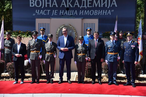 Najbolji kadeti Vojne akademije su Mitar Simović, prvi u rangu u Kopnenoj vojsci; Lazar Todorović, prvi u rangu u Ratnom vazduhoplovstvu i PVO i Mina Ćorović, prva u rangu u službama. Najbolja kadetkinja Medicinskog fakulteta VMA je Marija Aleksić. - Sputnik Srbija