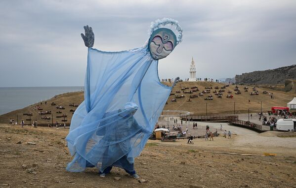 Учесница фестивала младих стваралаца у култури и уметности „Таврида.АРТ-2025“ у заливу Капсељ. - Sputnik Србија