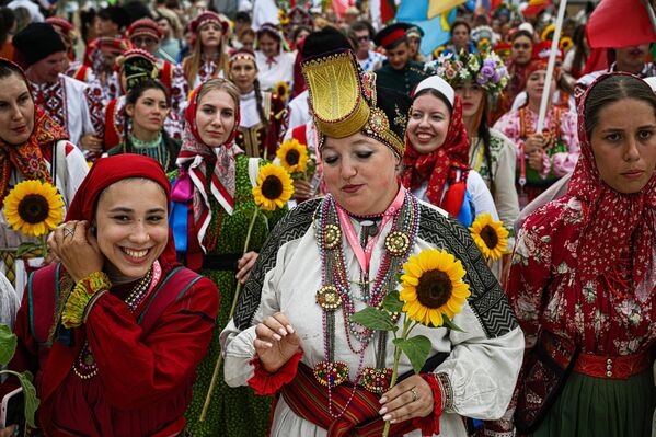Поворка учесника фестивала младих стваралаца културе и уметности „Таврида.АРТ-2025“ у заливу Капсељ. - Sputnik Србија