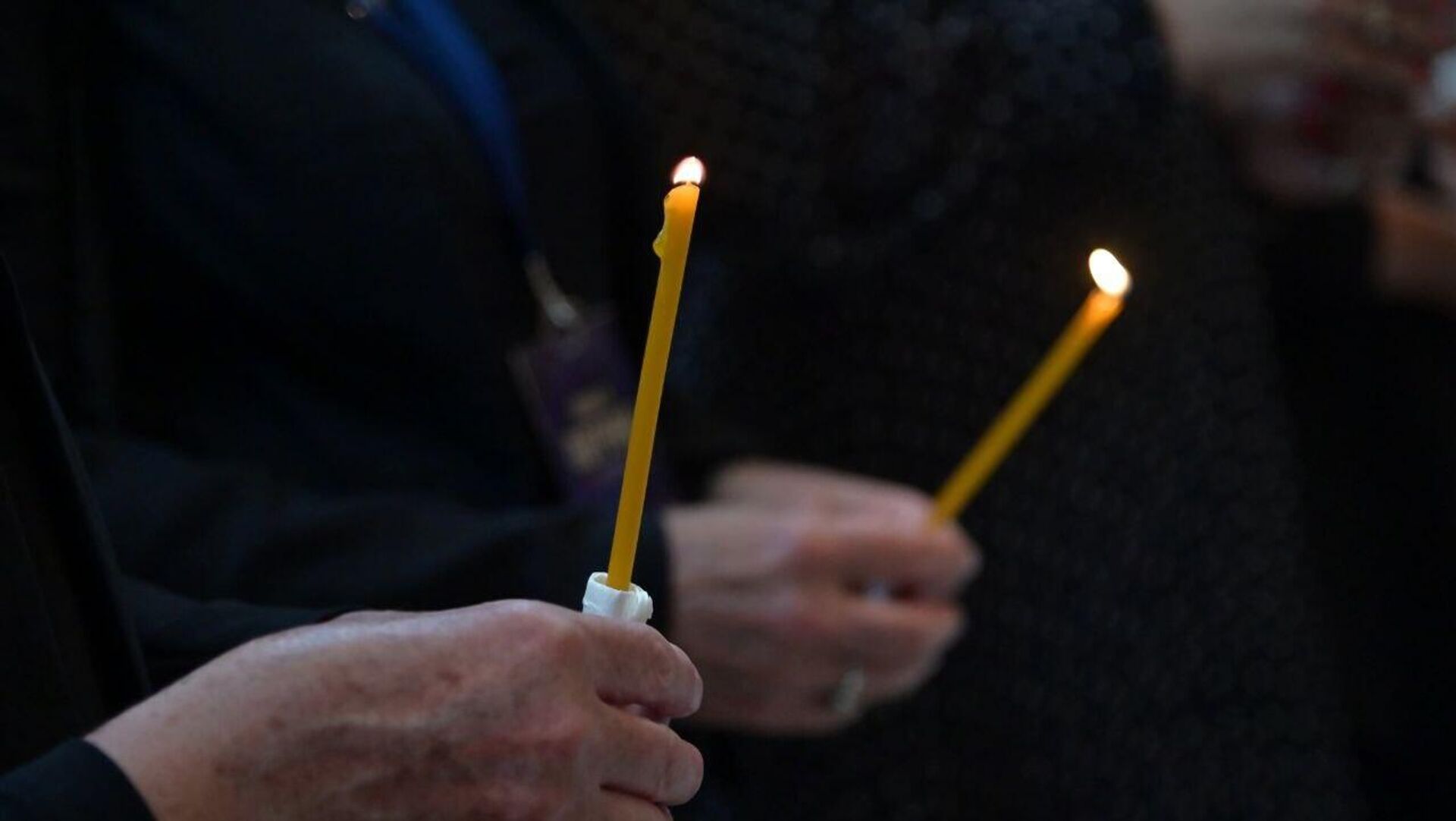 Sveća Sveća - Sputnik Srbija, 1920, 01.11.2025