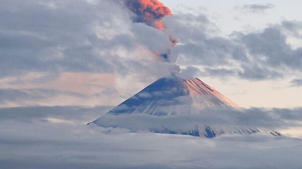 Izverženie vulkana Klюčevskoй na Kamčatke - Sputnik Srbija