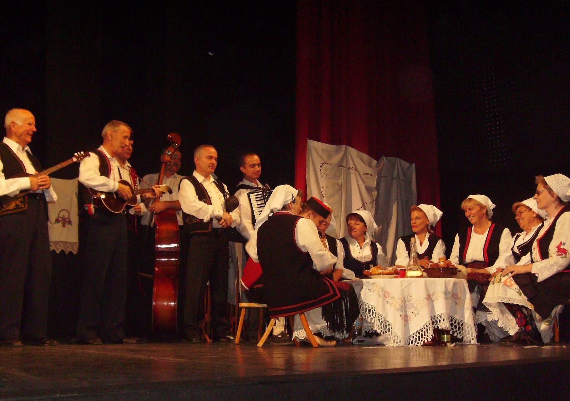 Najmlađi član KUD-a ima 12 godina, a najstariji prenose tradiciju i znanje u osmoj deceniji - Sputnik Srbija, 1920, 06.08.2025