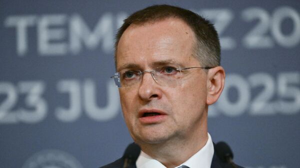 Медински: Русија не ратује против Украјинаца већ против режима који народ држи као таоце