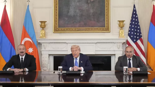 Председник САД Доналд Трамп, председник Азербејџана Илхам Алијев и премијер Јерменије Никол Пашињан - Sputnik Србија