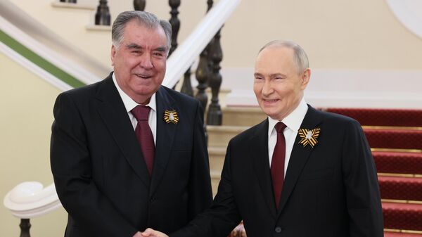 Председници Таџикистана и Русије, Емомали Рахмон и Владимир Путин - Sputnik Србија