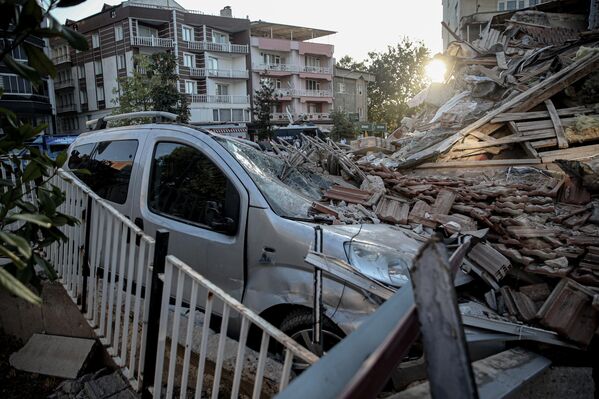 Званичници су саопштили да су 52 особе затражиле медицинску помоћ. - Sputnik Србија