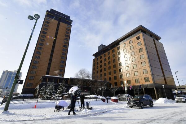 Хотел „Капетан Кук” у Енкориџу на Аљасци, уснимљен у току разговора између делегација САД и Кине 18. марта 2021. Хотел „Капетан Кук” у Енкориџу на Аљасци, уснимљен у току разговора између делегација САД и Кине 18. марта 2021. - Sputnik Србија