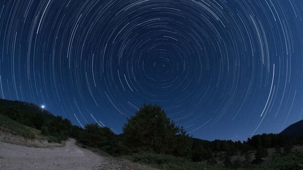 Метеорски пљусак Персеида изнад висоравни Салин у округу Кизилџахамам у Анкари - Sputnik Србија