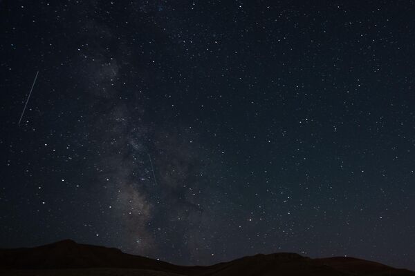 Метеорски пљусак снимљен на планини Паландокен, која се налази на надморској висини од 3.271 метара у Ерзуруму, Турска, током ноћних сати - Sputnik Србија