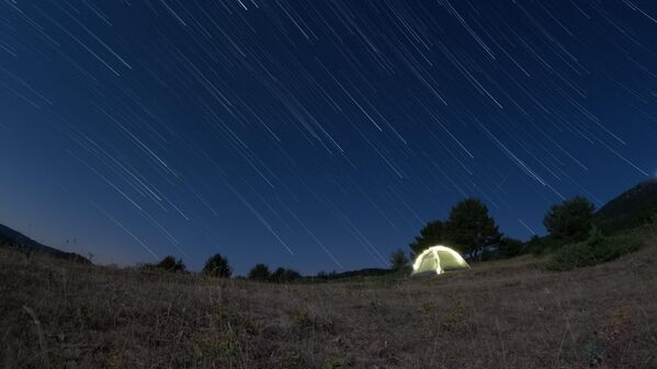 Метеорски пљусак Персеида изнад висоравни Салин у округу Кизилџахамам у Анкари - Sputnik Србија
