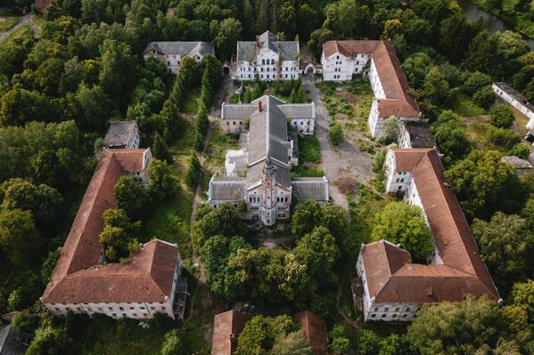 Напуштена психијатријска болница Аленберг налази се у Калињинградској области, у селу Знаменск. Напуштена психијатријска болница Аленберг налази се у Калињинградској области, у селу Знаменск. - Sputnik Србија