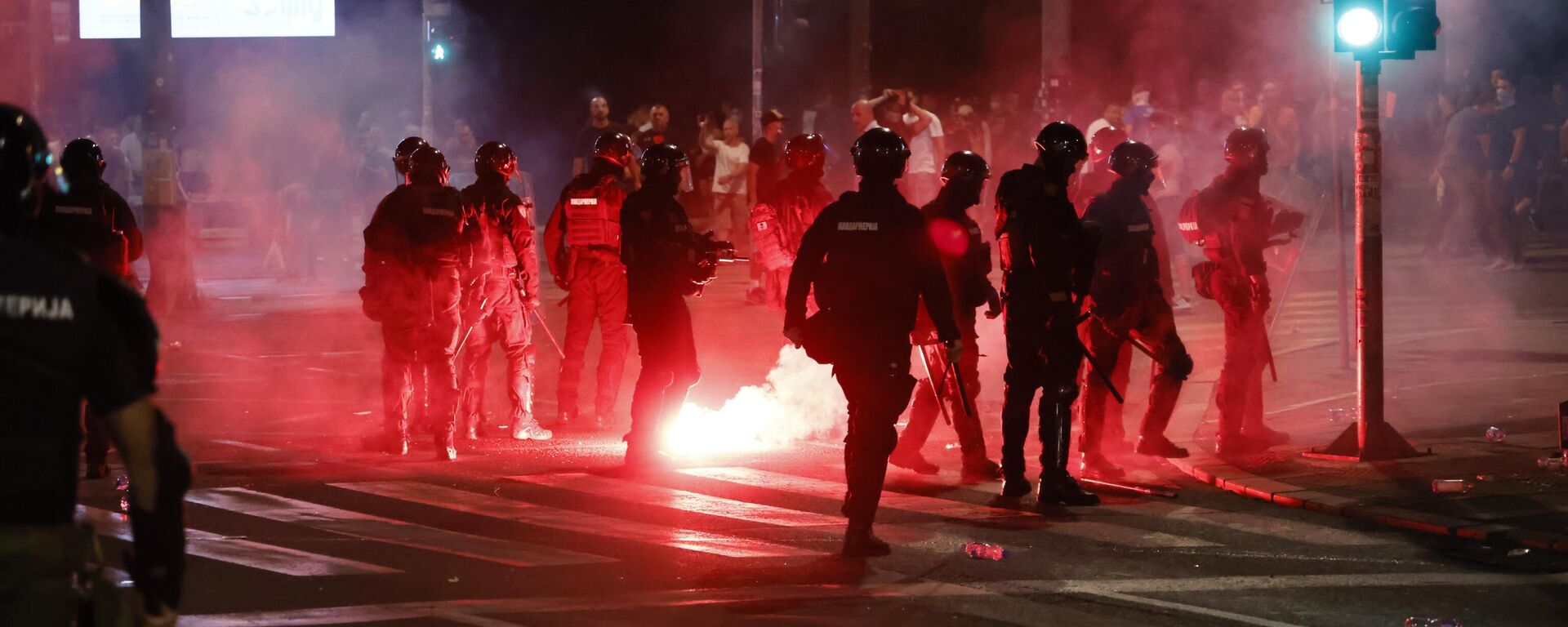 Protest kod zgrade Generalštaba u Beogradu. - Sputnik Srbija, 1920, 14.08.2025