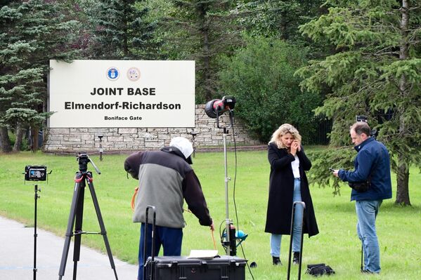Новинари у војној бази „Елмендорф-Ричардсон“ у Eнкориџу. - Sputnik Србија