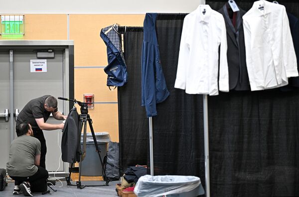 Руски новинари се припремају за руско-америчке разговоре у спортској арени „Ерлајнс центар“.  - Sputnik Србија