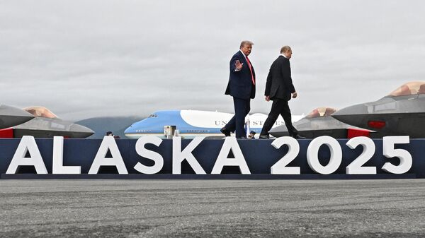 Donald Tramp i Vladimir Putin na Aljasci - Sputnik Srbija