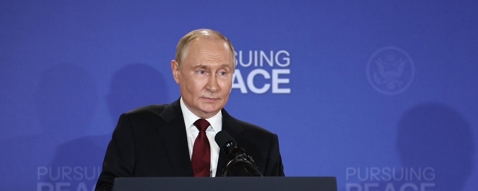 Ruski predsednik Vladimir Putin na pres-konferenciji nakon pregovora sa Donaldom Trampom na Aljasci - Sputnik Srbija, 1920, 16.08.2025