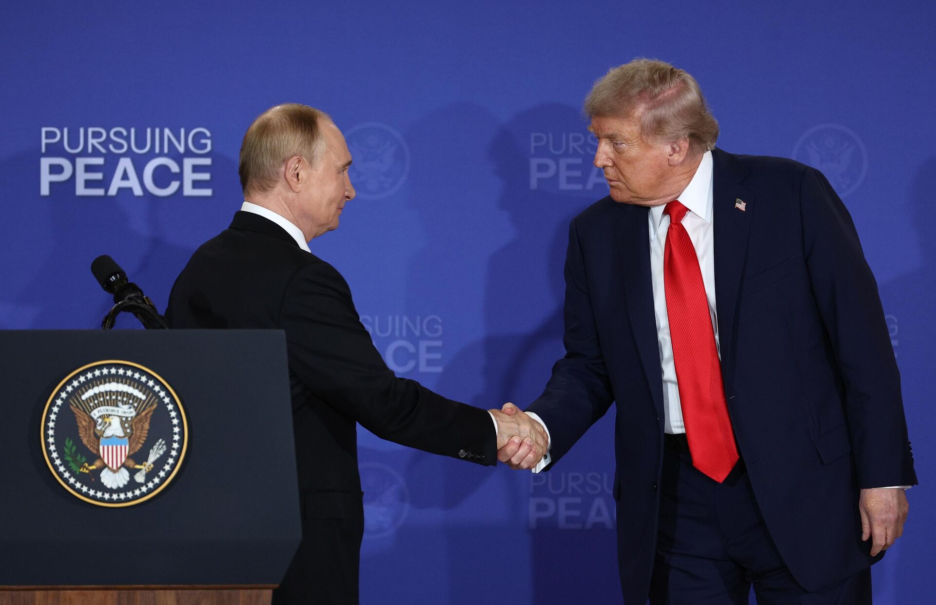 Vladimir Putin i Donald Tramp Vladimir Putin i Donald Tramp - Sputnik Srbija, 1920, 30.08.2025
