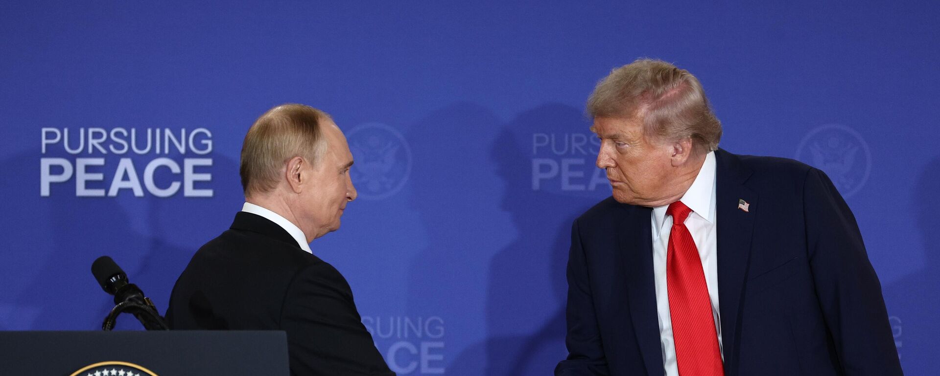 Владимир Путин и Доналд Трамп - Sputnik Србија, 1920, 14.06.2026