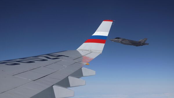 Američki lovci F-22 prate avion ruskog predsednika nakon poletanja sa Aljaske - Sputnik Srbija