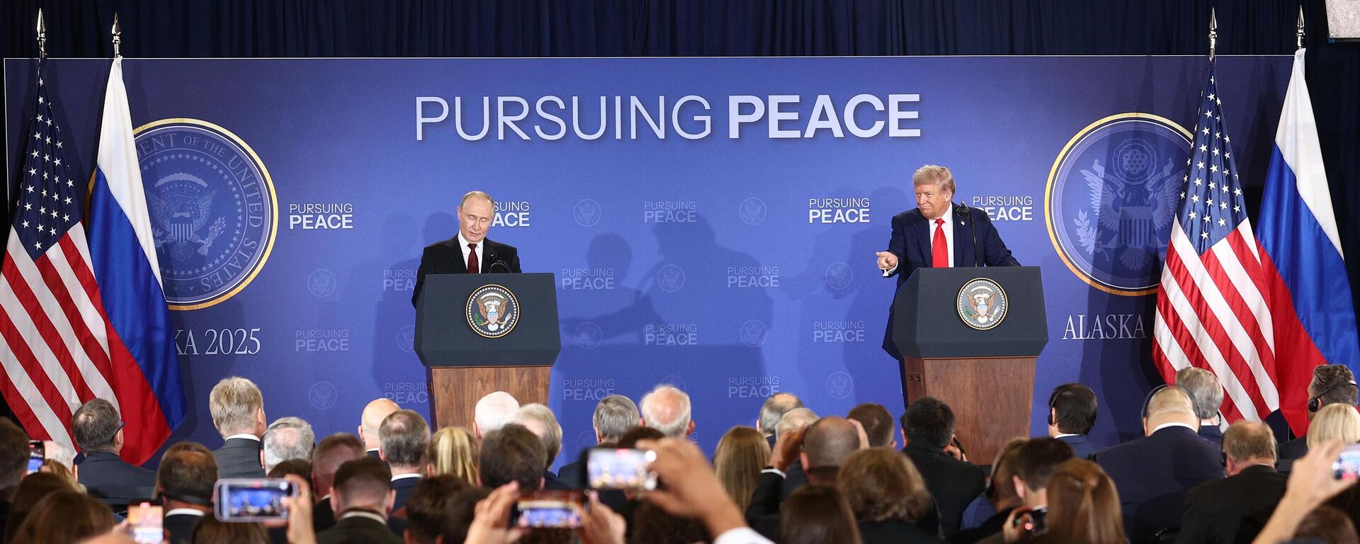 Predsednici Rusije i SAD, Vladimir Putin i Donald Tramp - Sputnik Srbija, 1920, 16.08.2025