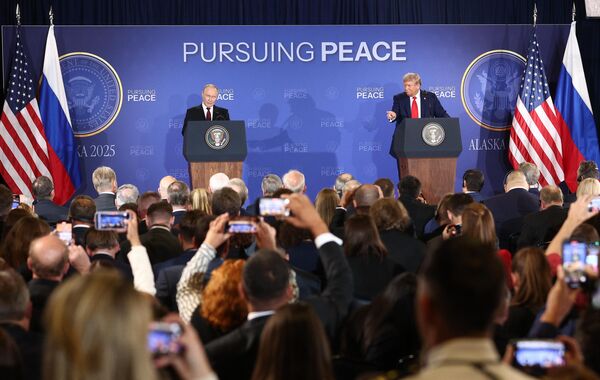 Председници Русије и САД, Владимир Путин и Доналд Трамп - Sputnik Србија