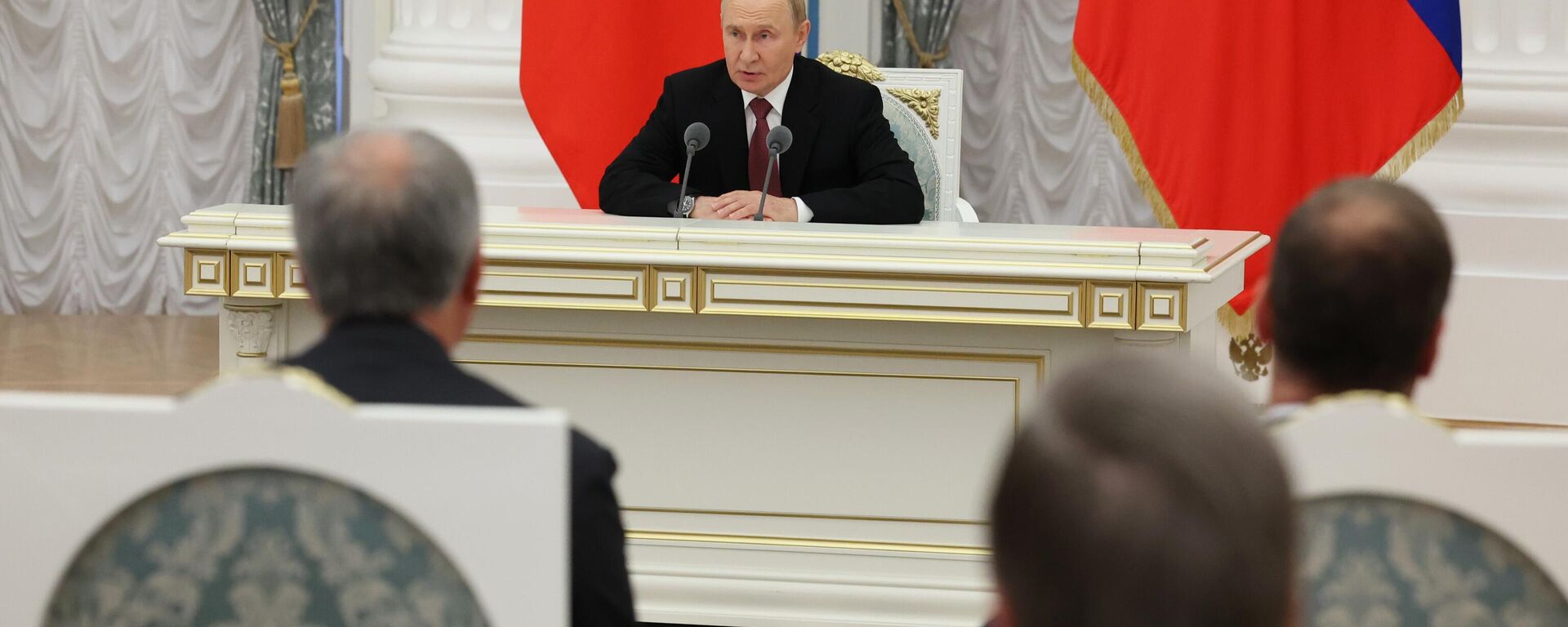 Ruski predsednik Vladimir Putin na sastanku u Kremlju o rezultatima samita sa SAD - Sputnik Srbija, 1920, 16.08.2025