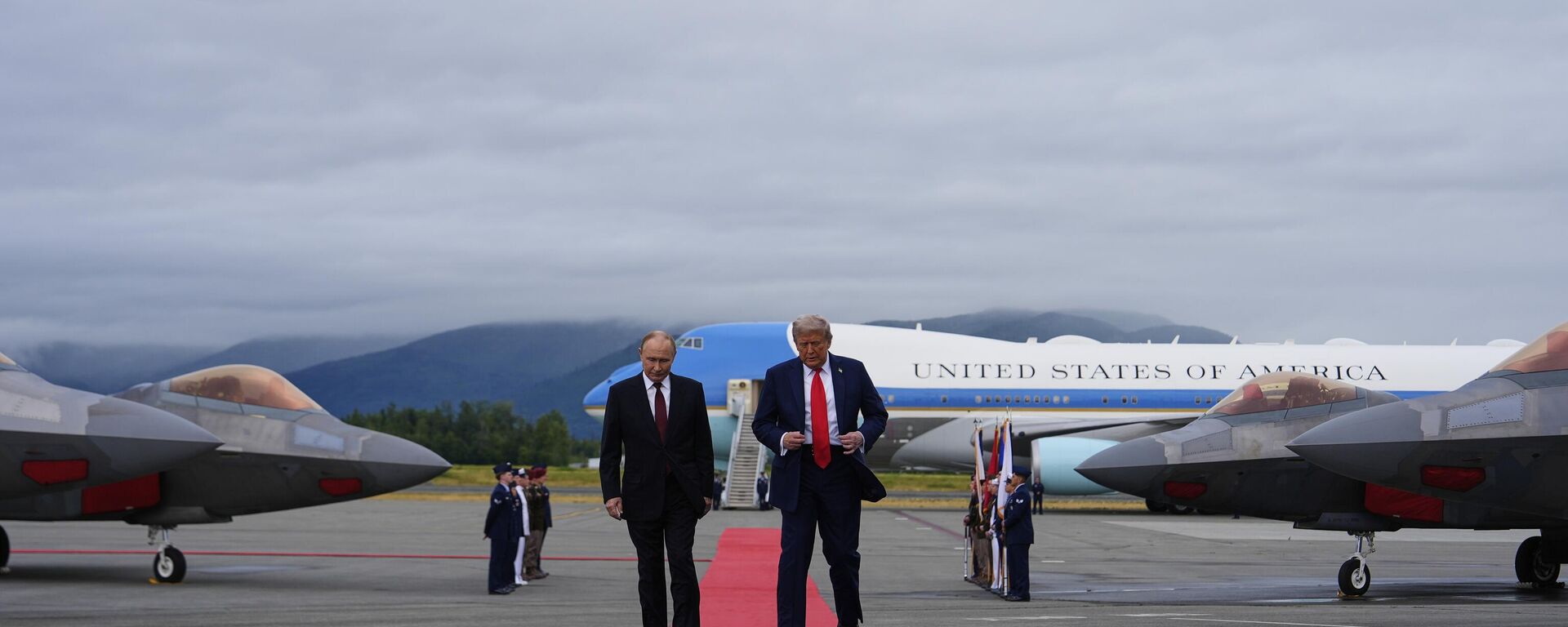 Владимир Путин и Доналд Трамп - Sputnik Србија, 1920, 16.08.2025