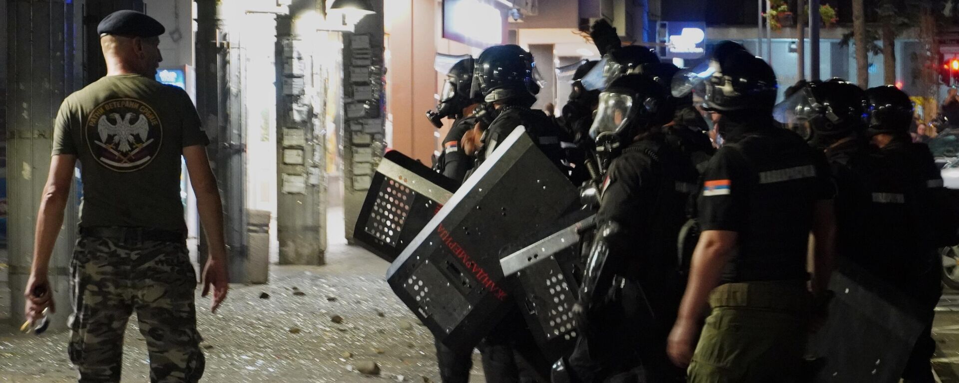 Policija na protestu u Valjevu Policija na protestu u Valjevu - Sputnik Srbija, 1920, 17.08.2025