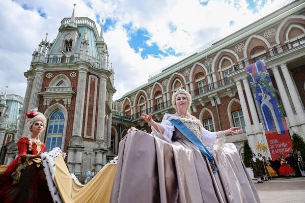 Музичко-позоришна представа у част 250. годишњице музејског комплекса Царицино. У августу 1775. године, царица Катарина Велика купила је имање од кнеза Сергеја Кантемира и преименовала га у Царицино. - Sputnik Србија