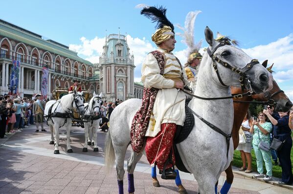 Свечани дефиле поводом годишњице комплекса Царицино - Sputnik Србија