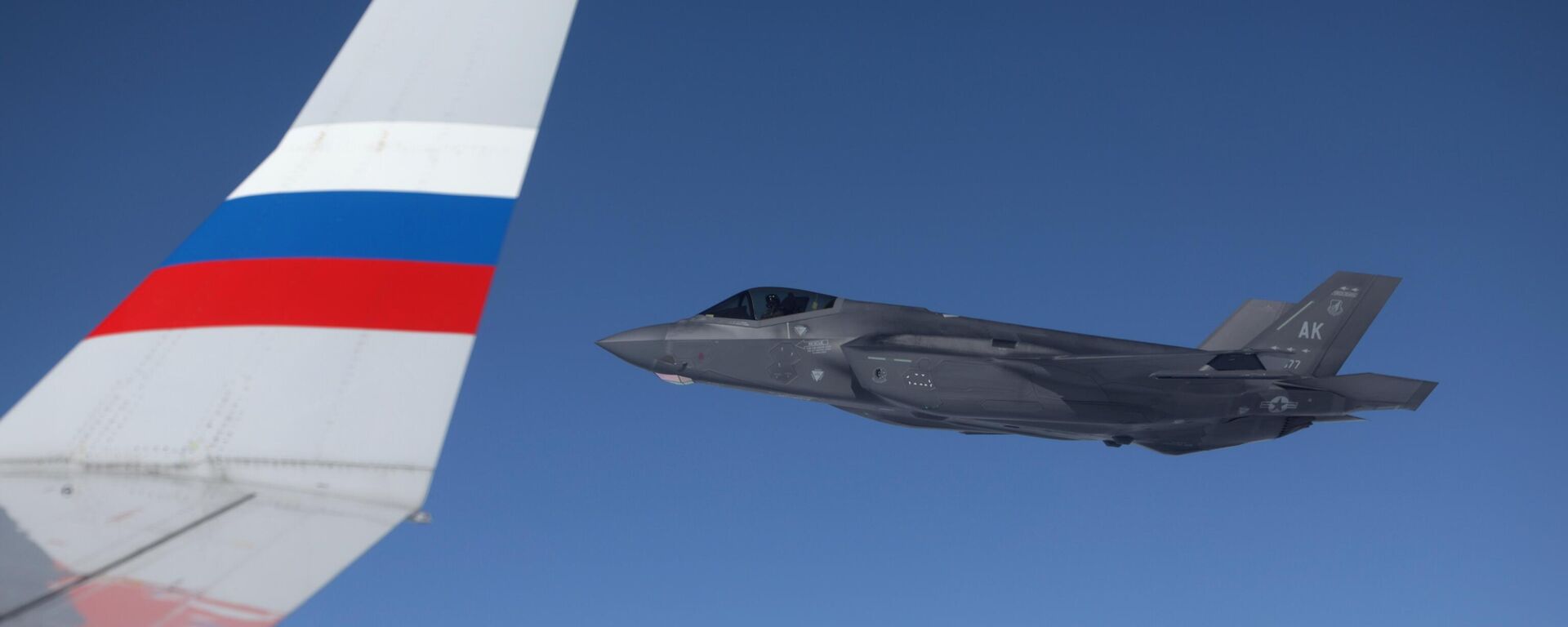 Avion Vladimira Putina prate američki lovci - Sputnik Srbija, 1920, 18.08.2025