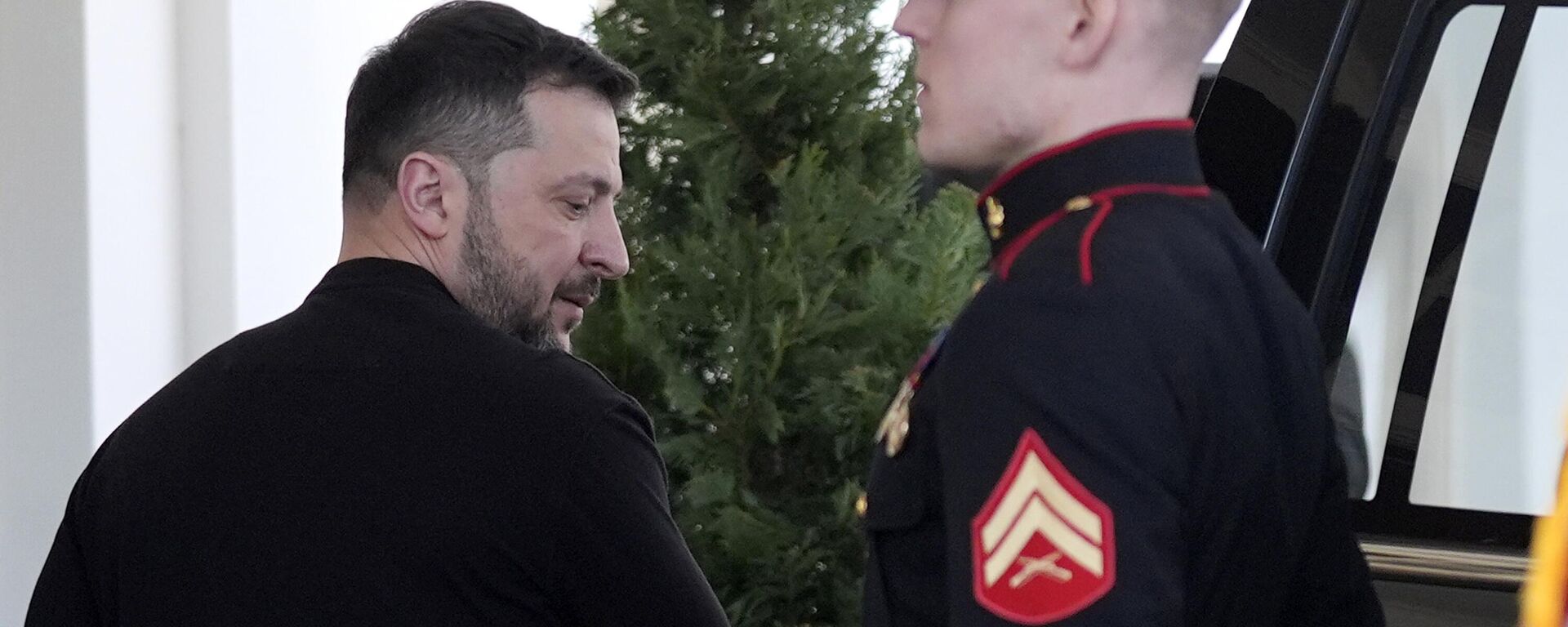 Vladimir Zelenski izlazi iz Bele kuće. - Sputnik Srbija, 1920, 18.08.2025