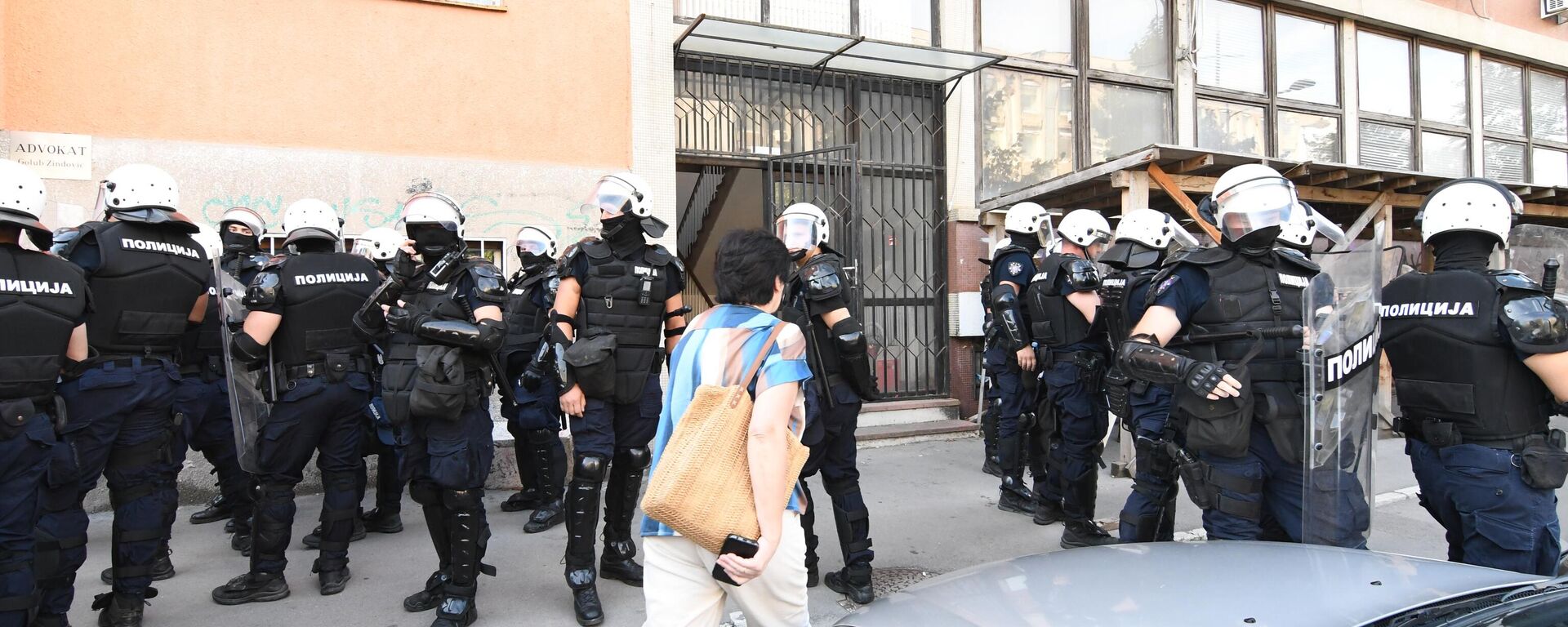 Blokirana zgrada suda u Novom Sadu. - Sputnik Srbija, 1920, 19.08.2025