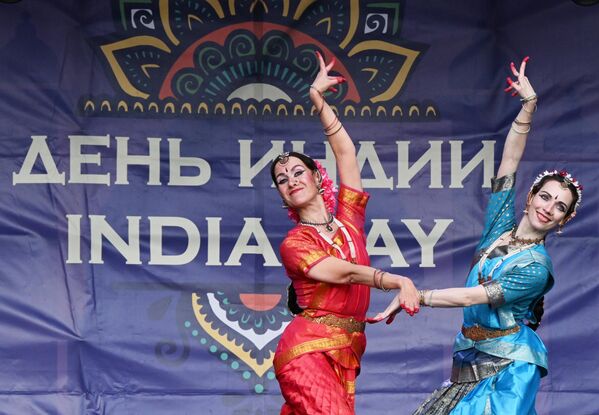 Gledaoci vokalno-plesnog maratona mogli su da vide 413 nastupa na glavnoj sceni. - Sputnik Srbija