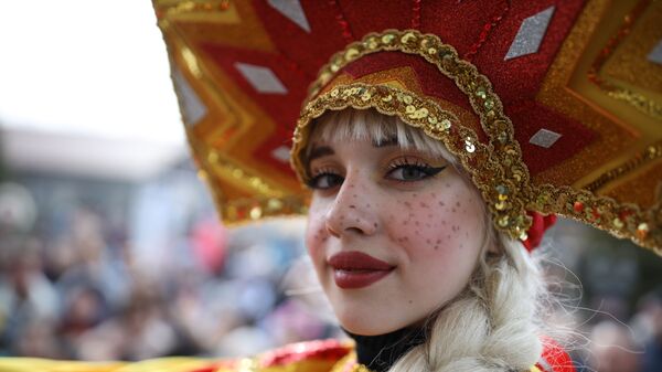 Učastnica prazdnovaniя Maslenicы v Doline Lefkadiя v Krasnodarskom krae - Sputnik Srbija