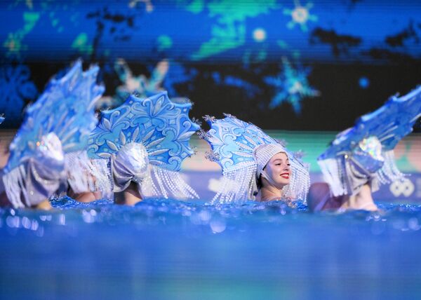 „Позориште на води” у Олимпијском центру за синхроно пливање у Москви. - Sputnik Србија